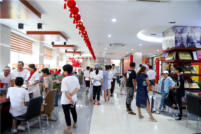 ��ʳ�п�ѧ��������Ϯ����У�����Ż�����ͣ