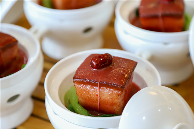 ������һ����ʢ���в�ʢ�����Ʒ����