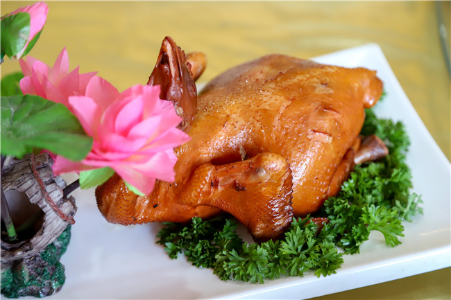 ������һ����ʢ���в�ʢ�����Ʒ����