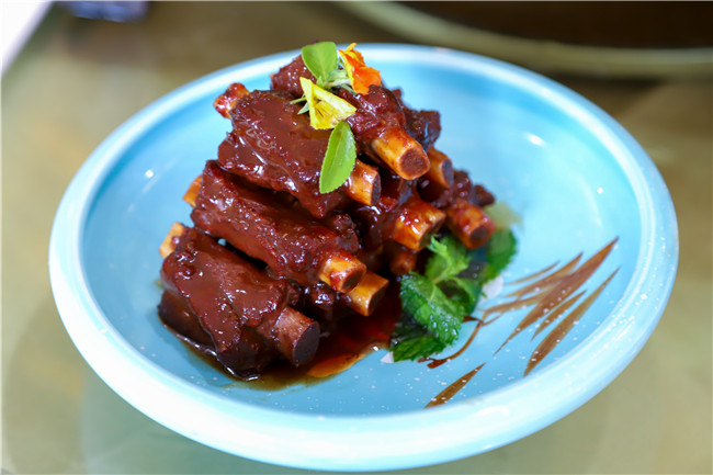 ������һ����ʢ���в�ʢ�����Ʒ����