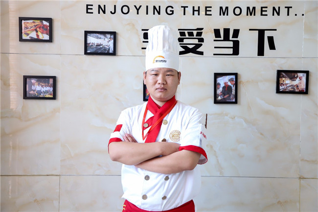 ���������¡���·���������������ľ��Ӵ��飬ҹ�����ǿ�����������ǰ�У�