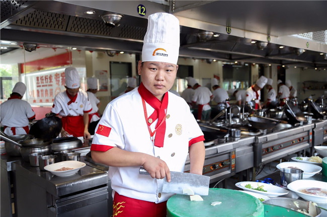 ���������¡���·���������������ľ��Ӵ��飬ҹ�����ǿ�����������ǰ�У�