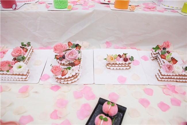 ������Ʒչ|���ǵĳɳ�����ӡ��ÿһ����Ʒ��