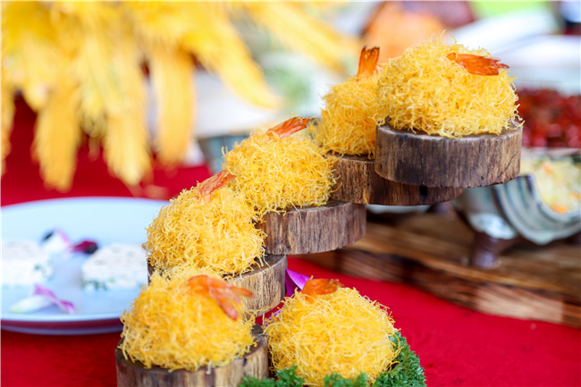 �͸���ʦ�ǵ�һ���������лʦ�硱������ϯչ��������