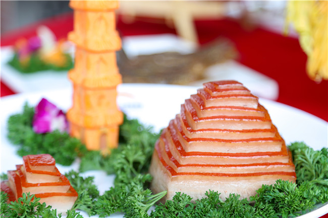 �͸���ʦ�ǵ�һ���������лʦ�硱������ϯչ��������