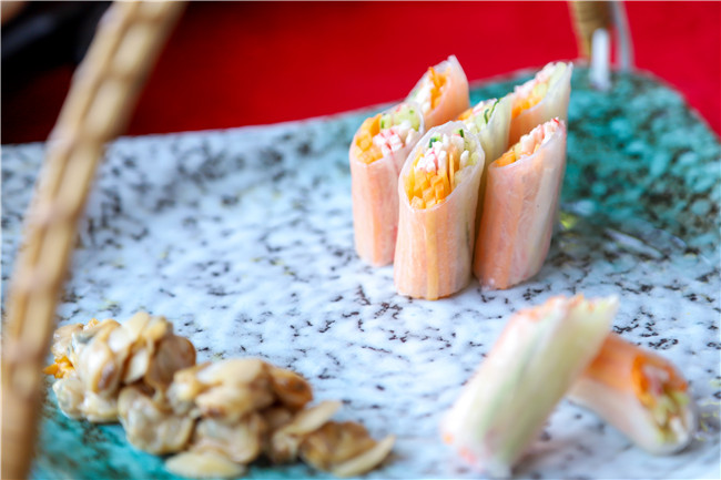 �͸���ʦ�ǵ�һ���������лʦ�硱������ϯչ��������