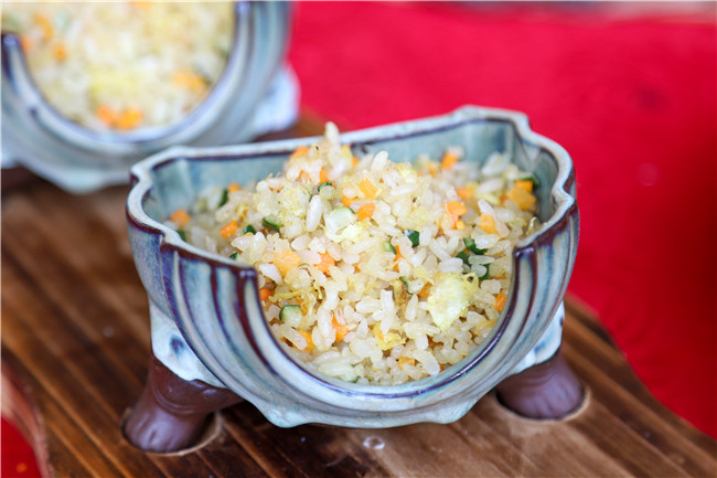 �͸���ʦ�ǵ�һ���������лʦ�硱������ϯչ��������