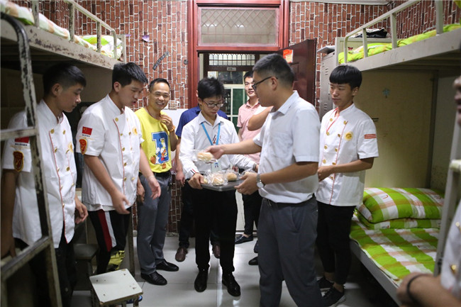 ��������ο��|ѧУҲ�������һ����ů�а���