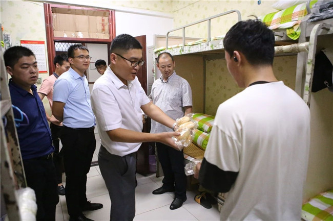 ��������ο��|ѧУҲ�������һ����ů�а���