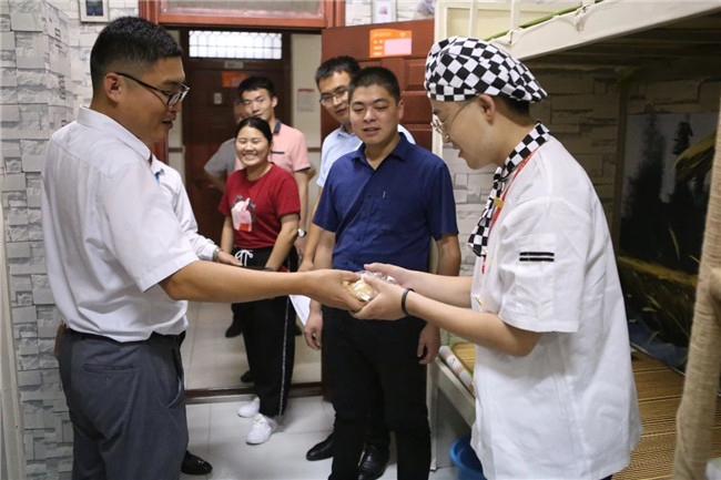 ��������ο��|ѧУҲ�������һ����ů�а���