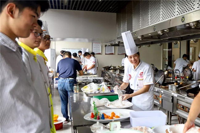 Ϊ����᳹��ʵ���й��Ϸ���ί���Ϸ����������������ƽ���ʱ����ҵ���˶��齨��ĸ��ʵʩ���������֯������ְ������Ͷ������