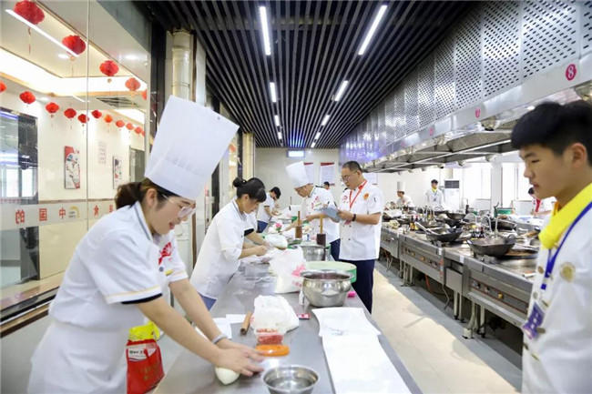 Ϊ����᳹��ʵ���й��Ϸ���ί���Ϸ����������������ƽ���ʱ����ҵ���˶��齨��ĸ��ʵʩ���������֯������ְ������Ͷ������