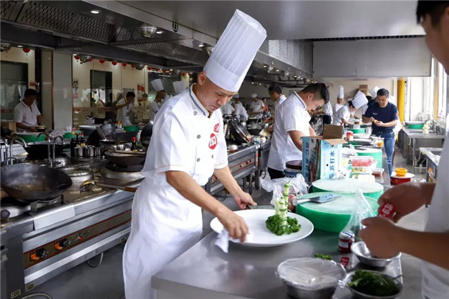 Ϊ����᳹��ʵ���й��Ϸ���ί���Ϸ����������������ƽ���ʱ����ҵ���˶��齨��ĸ��ʵʩ���������֯������ְ������Ͷ������