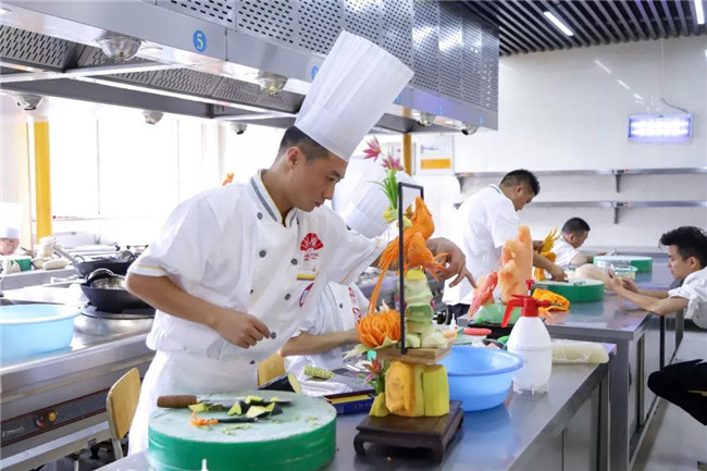 Ϊ����᳹��ʵ���й��Ϸ���ί���Ϸ����������������ƽ���ʱ����ҵ���˶��齨��ĸ��ʵʩ���������֯������ְ������Ͷ������