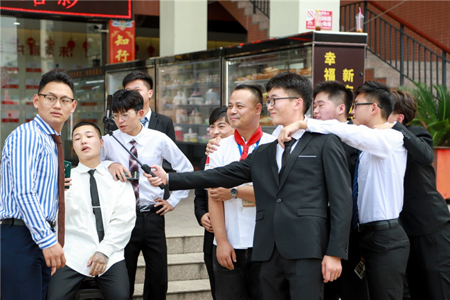 毕业不说再见,我们期待着下一次遇见!