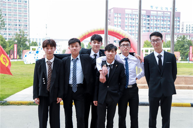 毕业不说再见,我们期待着下一次遇见!