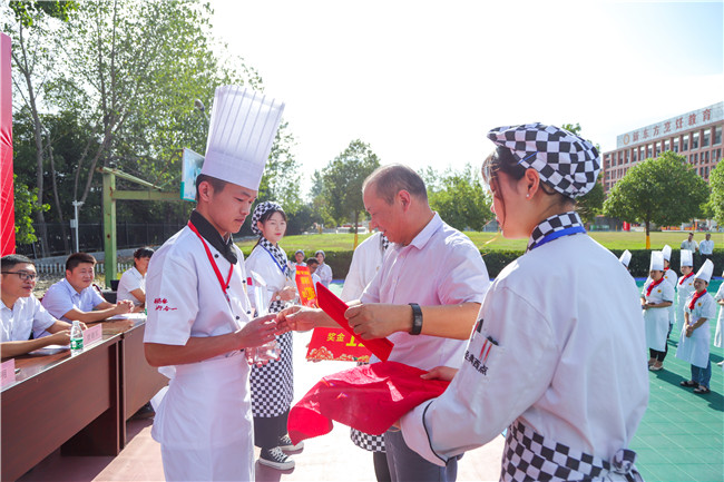 �����¶���2019�ꡰ��ѧ�������չ��̡� ������ʽ¡�ؾٰ죡