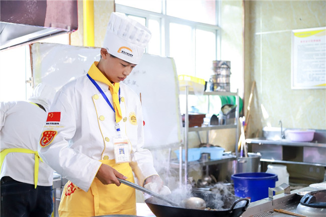 ����ְ��ܵ�һ��ѧ����ֻΪ����ʵ�ִ�ҵ�Σ�