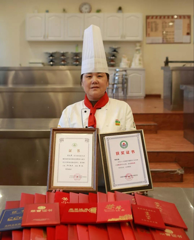 ϲѶ����У��������ʦ�ٴ��ٻ�֤��һö��