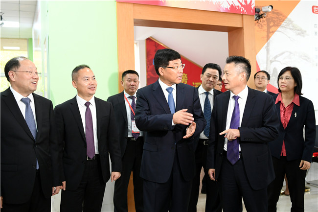 �ڰ˽�ȫʡְҵ���ܴ����ߵ�46�����缼�ܴ�������ʡѡ������ĻʽԲ������