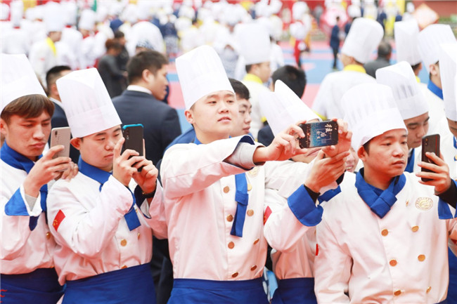 �����й���2019�ꡰ�¶�������ȫ����ʦ���ܴ�����ܾ�������սĻ