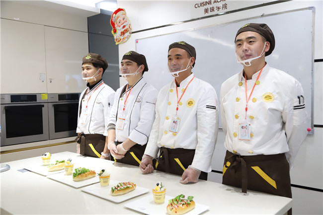 �����¶���������ʽ���ʦ�ʸ�֤����