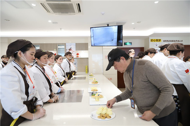 �����¶���������ʽ���ʦ�ʸ�֤����