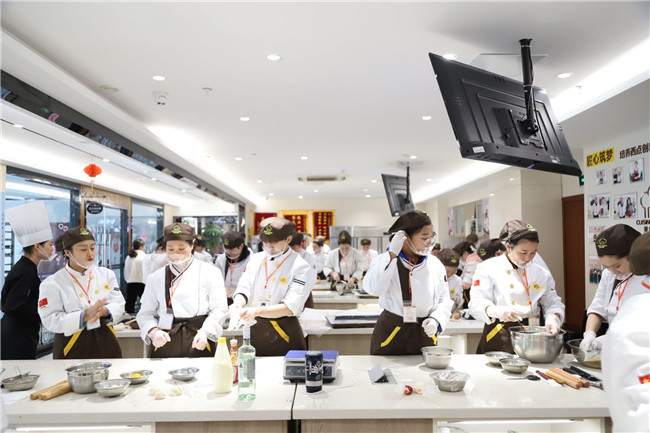 �����¶���������ʽ���ʦ�ʸ�֤����