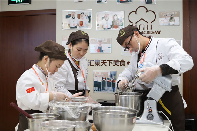 �����¶���������ʽ���ʦ�ʸ�֤����