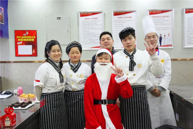 ���Ǳ��˼ҵ�ѧУ��ʥ������������������