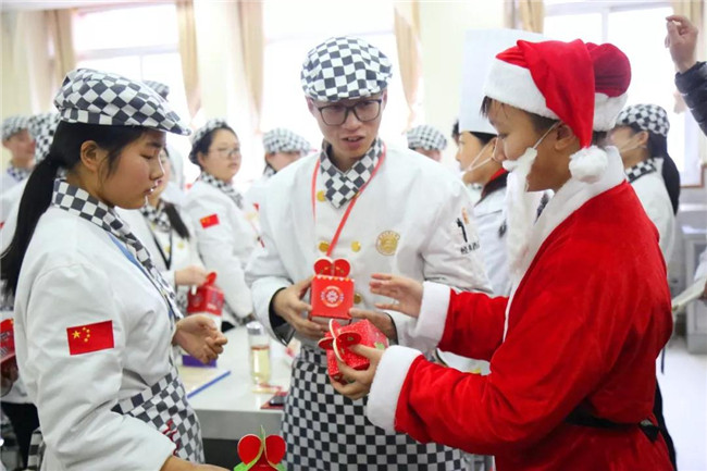 ���Ǳ��˼ҵ�ѧУ��ʥ������������������