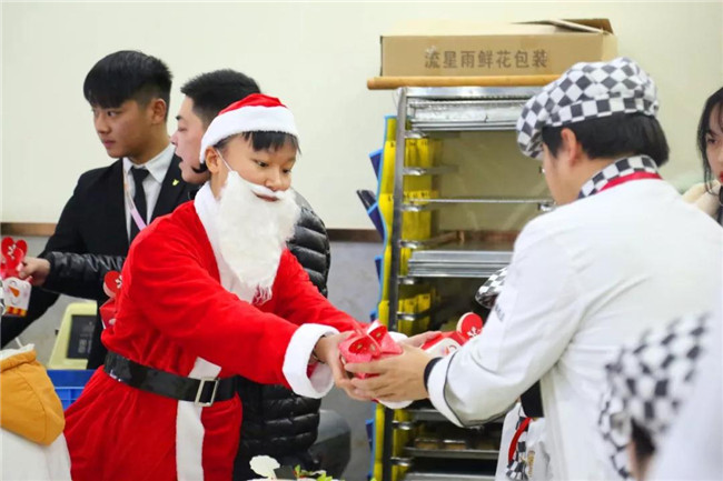 ���Ǳ��˼ҵ�ѧУ��ʥ������������������