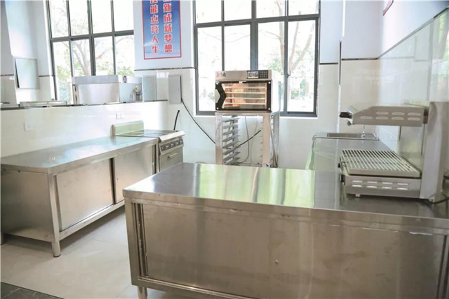 ϲѶ����У������46�����缼�ܴ�������ʡ��ѵ���ء���У��ʦ��������ָ��ר���鳤