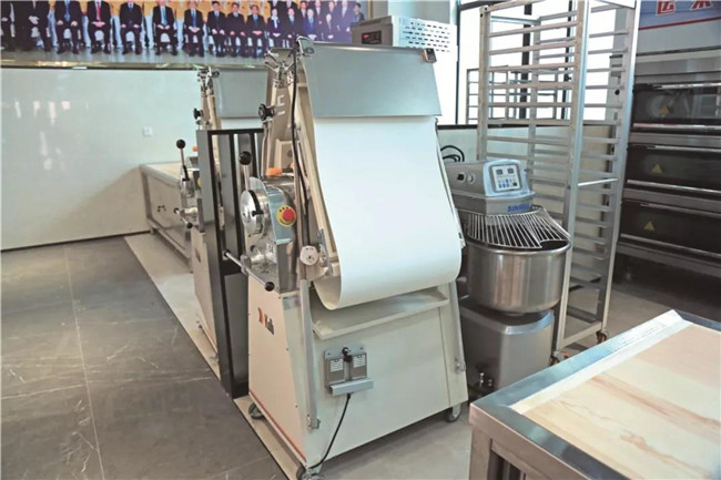 ϲѶ����У������46�����缼�ܴ�������ʡ��ѵ���ء���У��ʦ��������ָ��ר���鳤