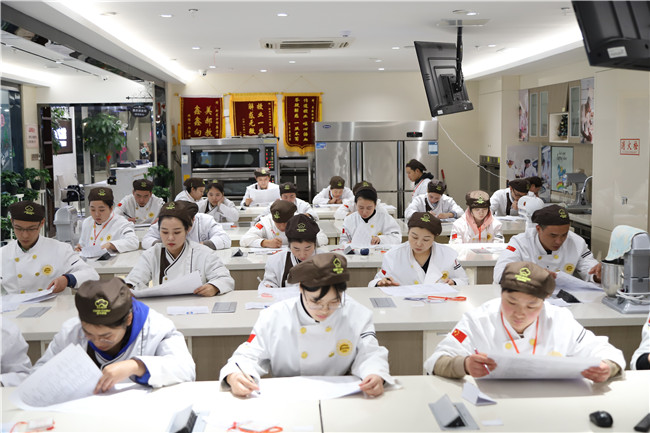 �ۼ���ȫ���������������ۻ���ְҵ���ܵȼ�֤������У¡�ذ䲼