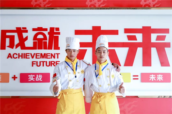 ���������¡������С������֡�����ְ��ܵ�һ��ѧ����ֻΪ����ʵ�ִ�ҵ�Σ�