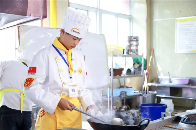 ���������¡������С������֡�����ְ��ܵ�һ��ѧ����ֻΪ����ʵ�ִ�ҵ�Σ�