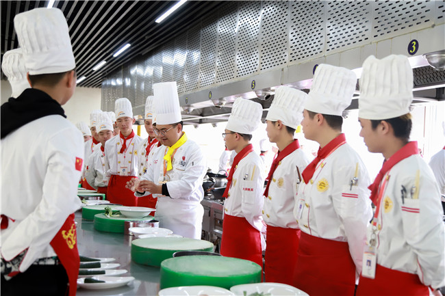 ����ѧ�������٣������¶������������衰ѧ�С�թƭ