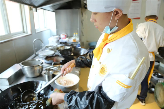 ��ѧ���������Ӻ��ϱ����Ϸʣ���˵ѡ���ѧУ���ܳɾͺ�δ����