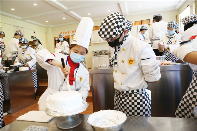 Ӳ��|ѧУ���Ŀ�չ���߲��أ�ȷ��ѧ��������Уѧϰ������