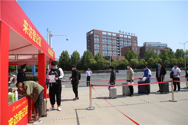 Ӳ��|ѧУ���Ŀ�չ���߲��أ�ȷ��ѧ��������Уѧϰ������