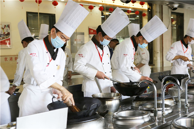 Ӳ��|ѧУ���Ŀ�չ���߲��أ�ȷ��ѧ��������Уѧϰ������