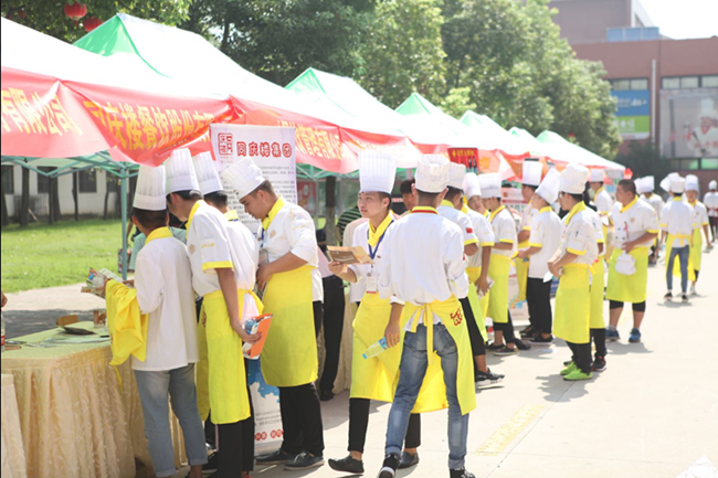 2020���ļ�ר����Ƹ���߽���У�������ҵ��ѧǩԼ��ʽ��������