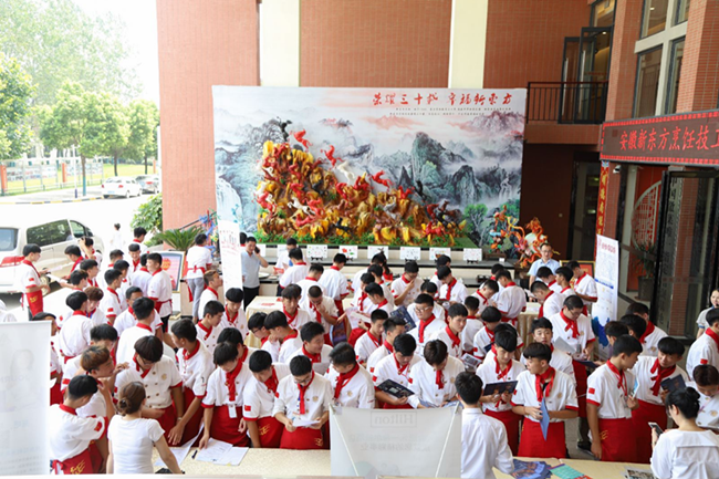 2020���ļ�ר����Ƹ���߽���У�������ҵ��ѧǩԼ��ʽ��������