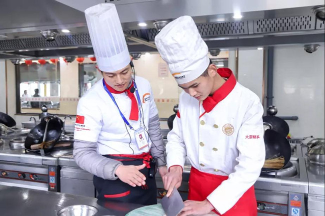 ѧ����С��Ϻ��������ã������¶�����ҵ���ػ���Ϯ