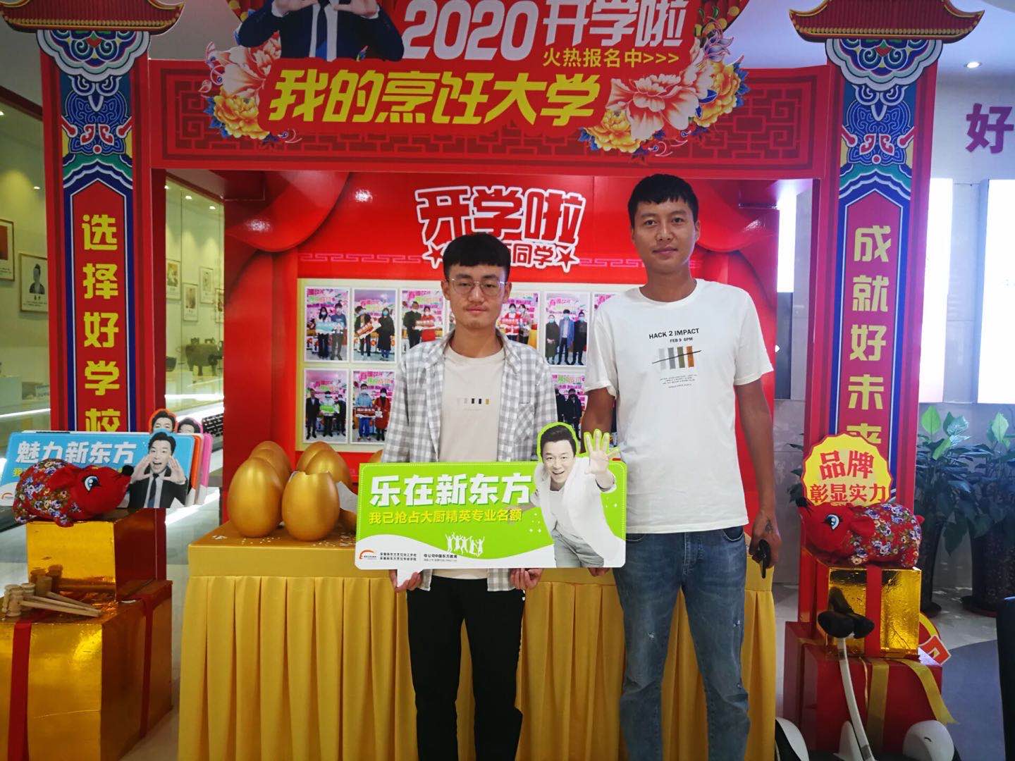   ʢ�ģ�ѧ��ɫС��     �л���ʳԴԶ����      �й�С�Ը��Ǳ鲼�������  һ�����죬ҹ�е�̯���ǻ�ȫ��