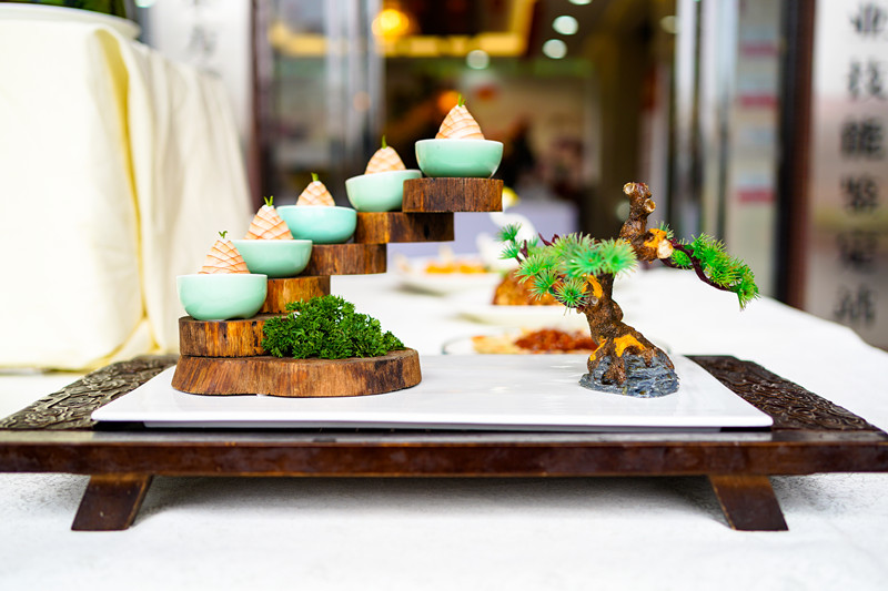 �Ӿ�ʢ�����ˣ����������ѧ����Ʒչ��