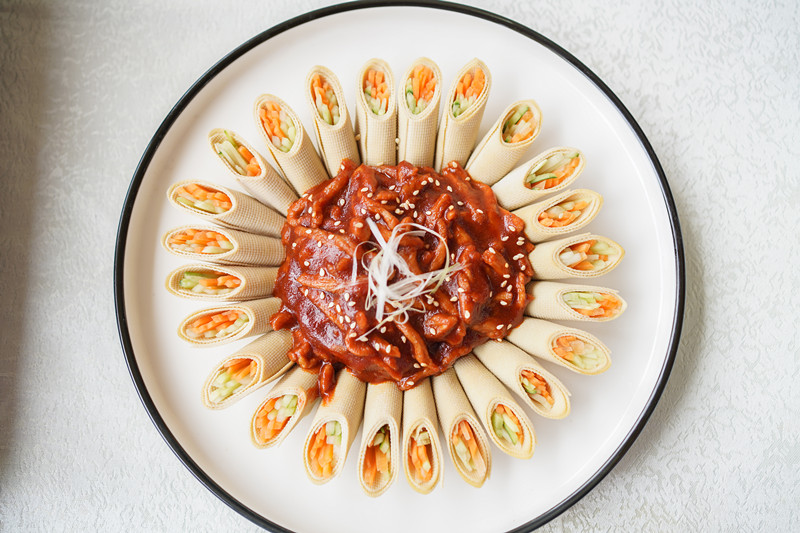 �Ӿ�ʢ�����ˣ����������ѧ����Ʒչ��