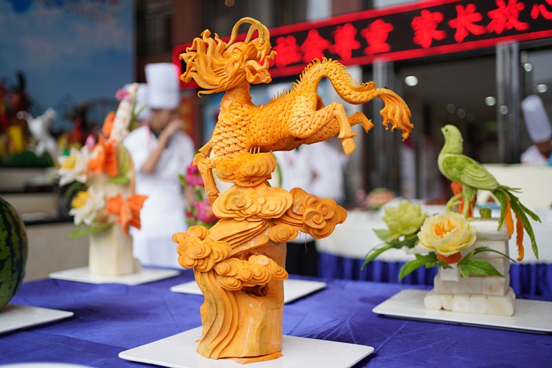 �Ӿ�ʢ�����ˣ����������ѧ����Ʒչ��