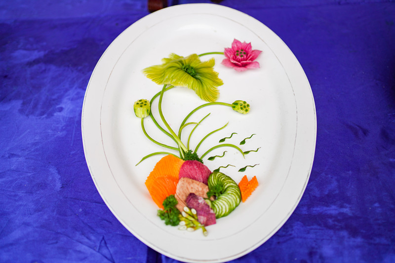 �Ӿ�ʢ�����ˣ����������ѧ����Ʒչ��